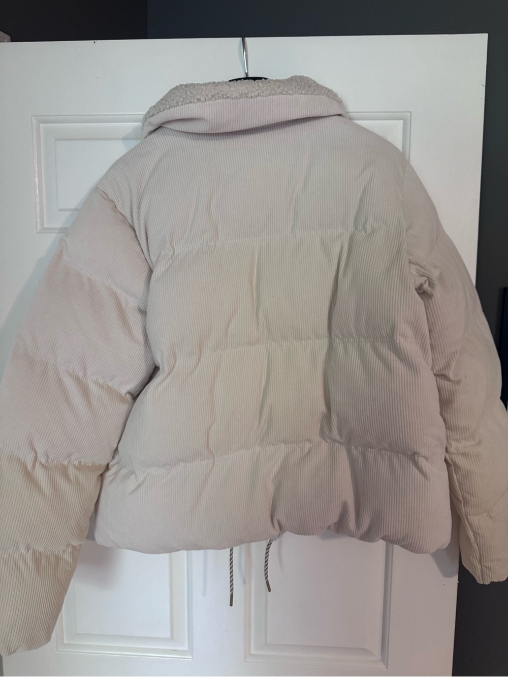Varley Cream Corduroy Quilted Puffer Jacket - Picture 3 of 6